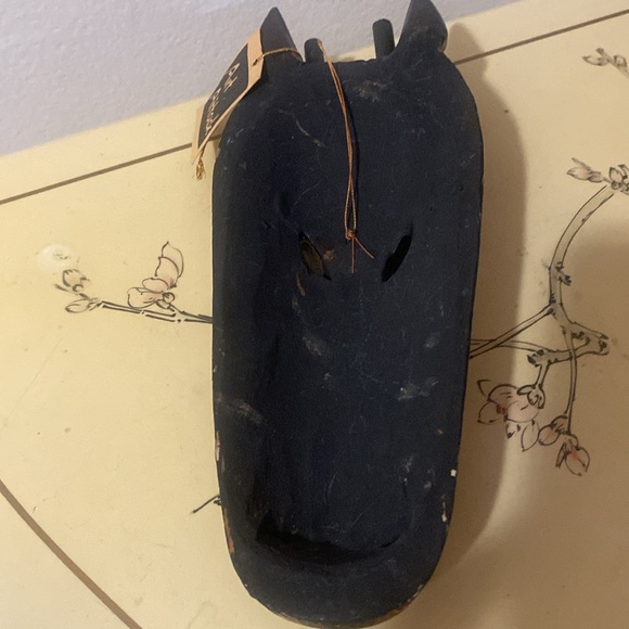 Hand Painted Wooden African Animal Wall Decor
Giraffe Mask Made in Indonesia - Picture 6 of 12